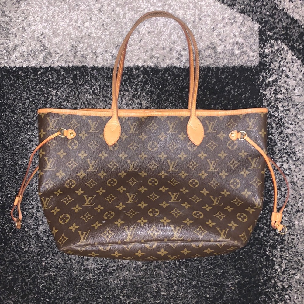 ✨Authentic✨ Louis Vuitton Neo Neverfull (Used)